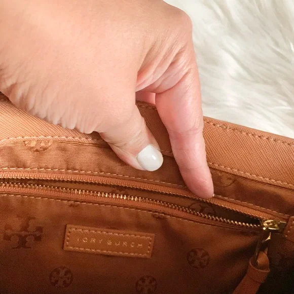 Tory Burch Robinson Crossbody Purse - Picture 5 of 7